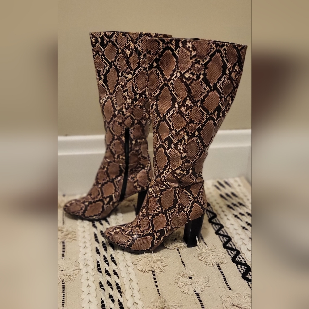 Snake Print Heeled Bootts